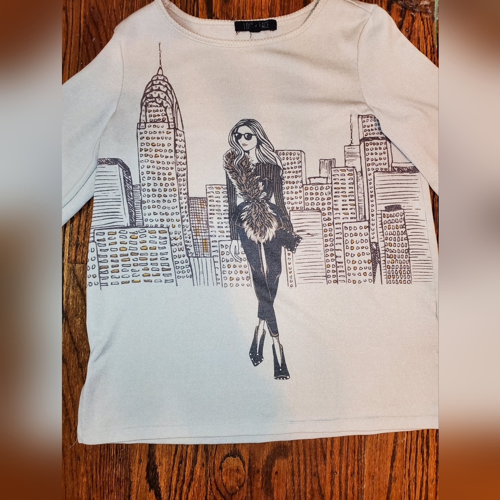 Love + Lace New York Style Top - Picture 4 of 8